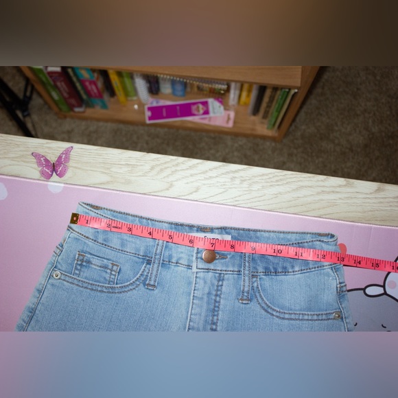 Refuge Jean Shorts | Light Blue wash | 2 - Picture 7 of 7